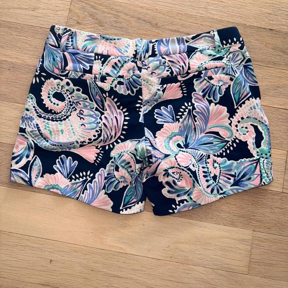 Lilly Pulitzer Floral Patterned Women's Shorts - Picture 2 of 3